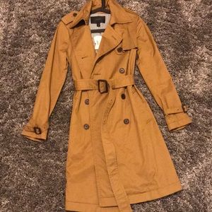 Classic J Crew Light Trench Coat. NWT. Sz 00